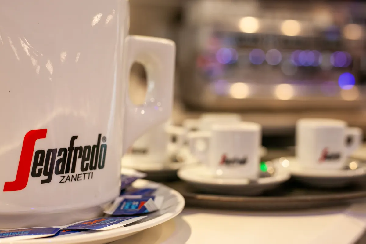 planet-cafe-03-bar-olbia