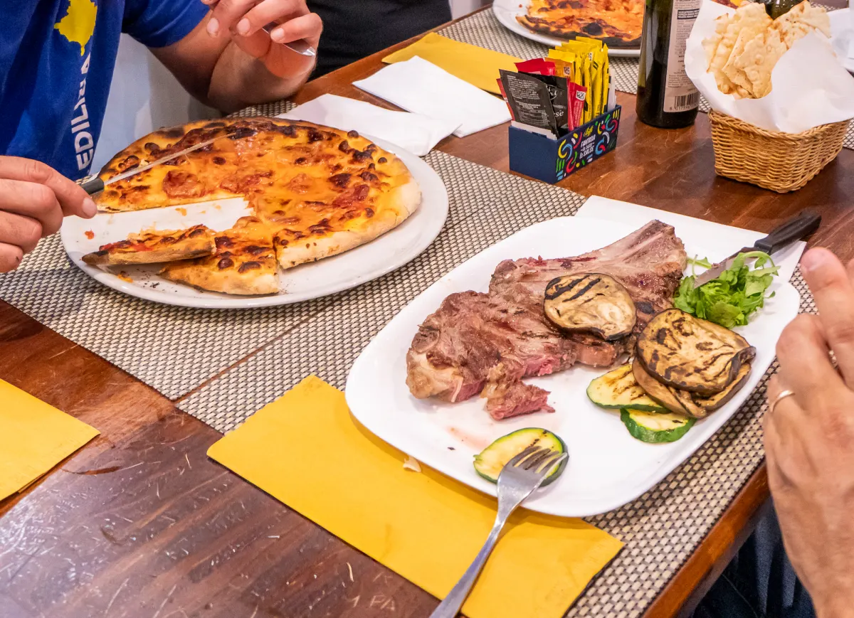planet-cafe-03-pizzeria-steak-house-olbia