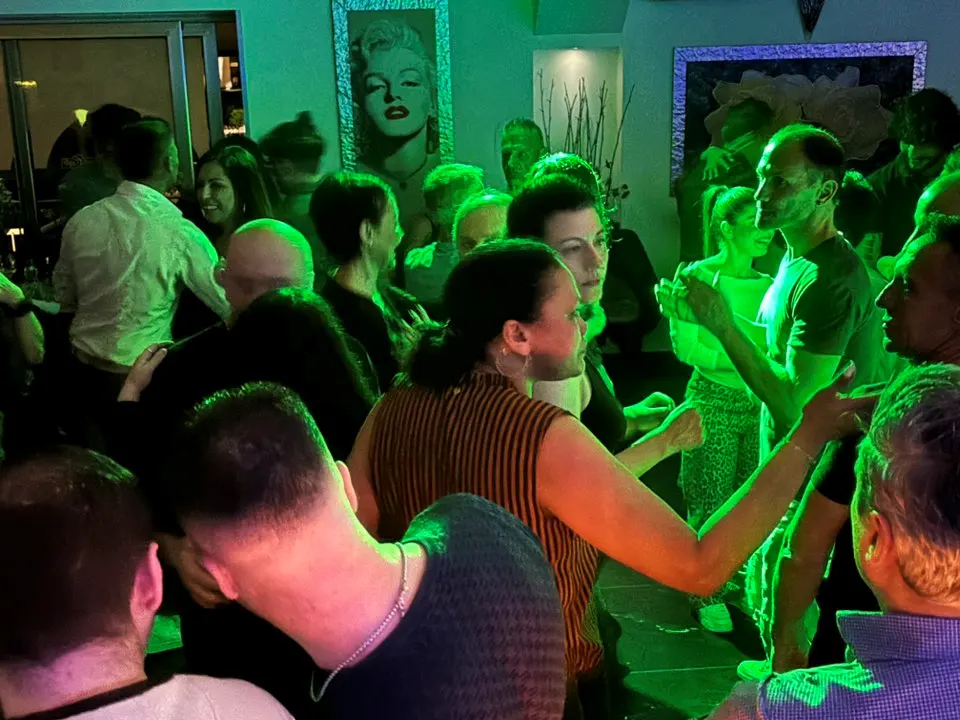 planet-cafe-06-live-music-olbia