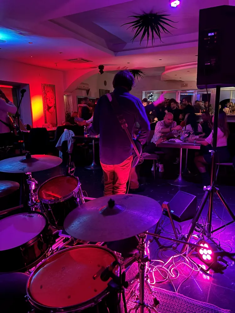 planet-cafe-07-live-music-olbia