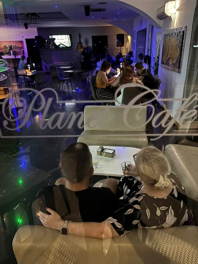 planet-cafe-08-live-music-olbia