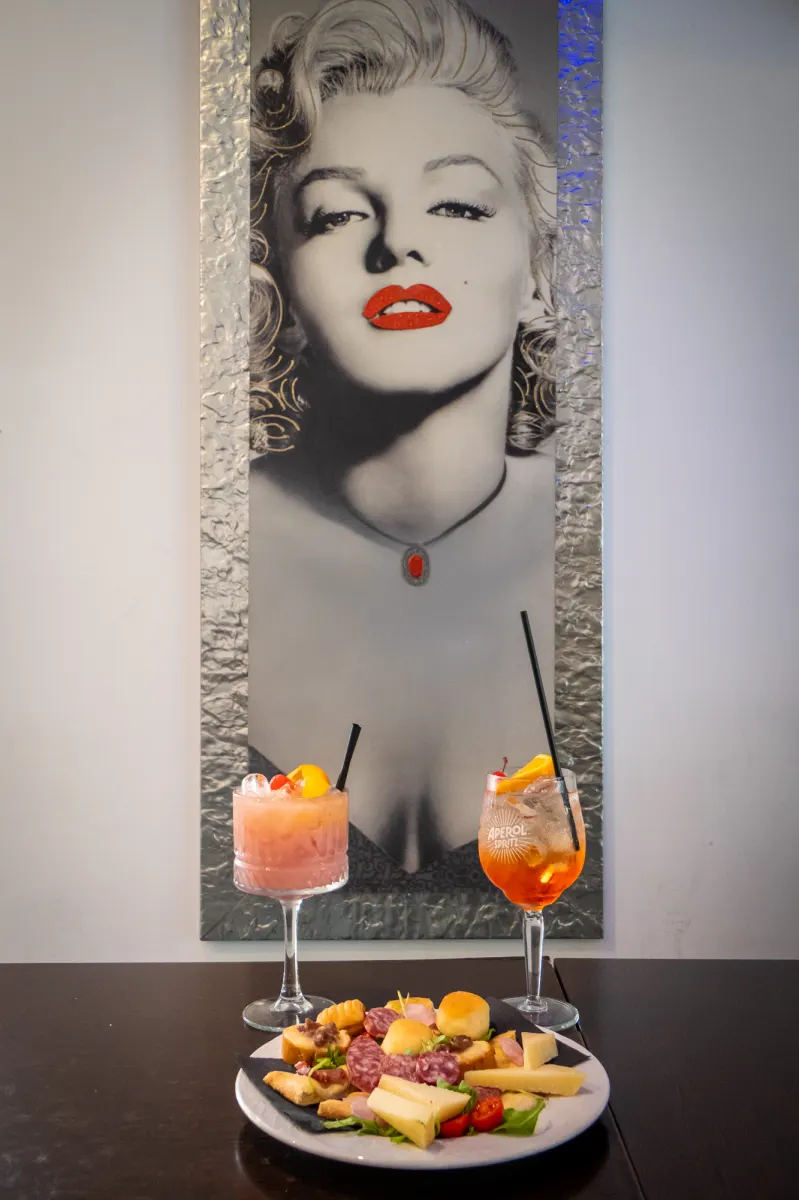planet-cafe-10-bar-olbia