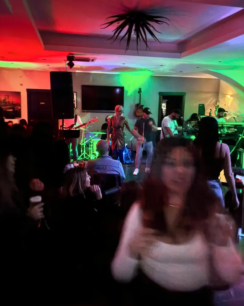 planet-cafe-12-live-music-olbia