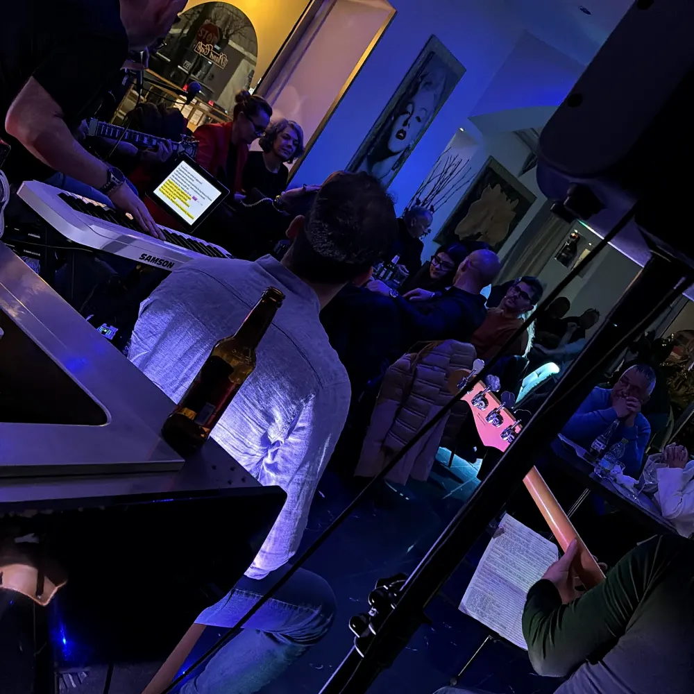 planet-cafe-15-live-music-olbia